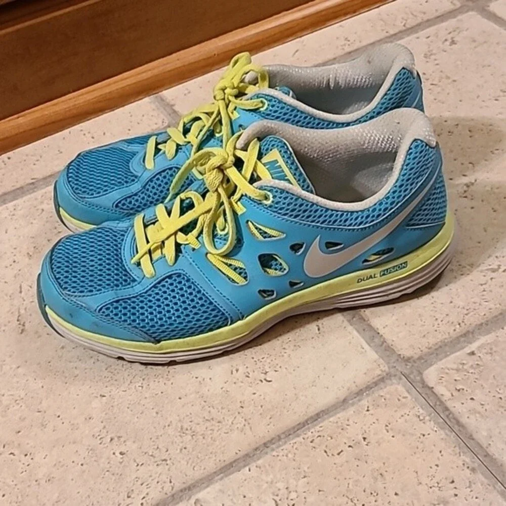 Nike Women's Dual Fusion Lite Platinum Turquoise Sneakers 599560-403 Size 8.5
